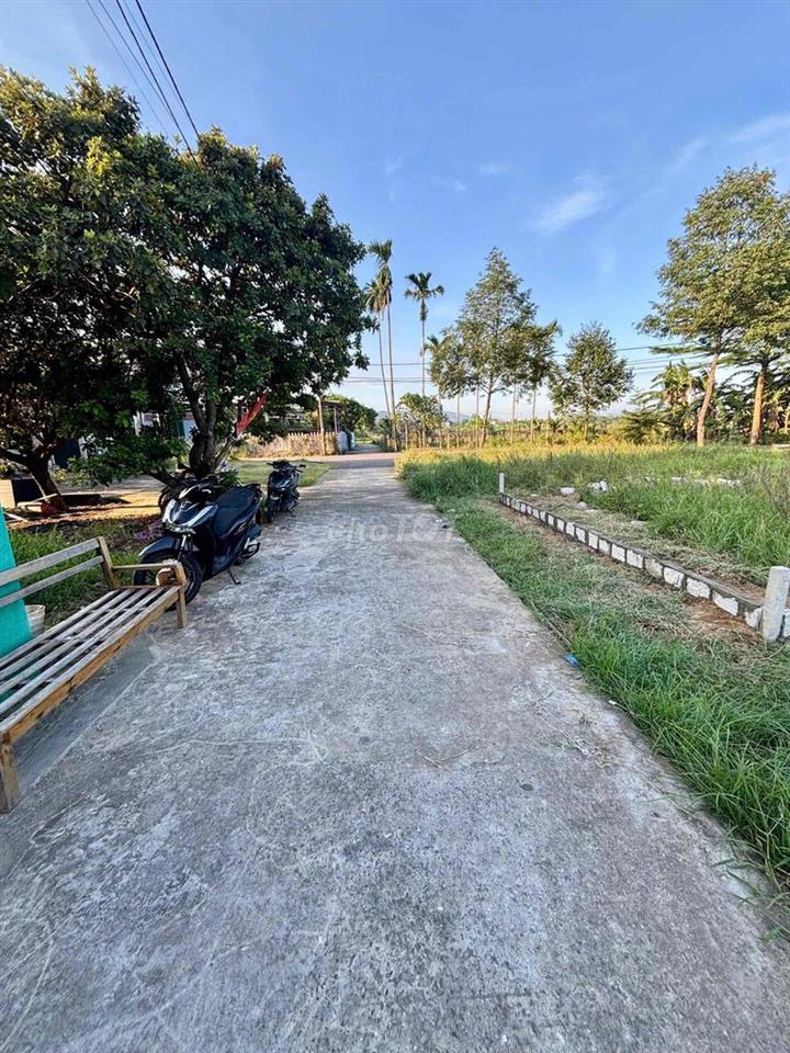 Bán lô đất vườn nằm lọt trong khu dân cư , liền kề xung quanh đất ở .