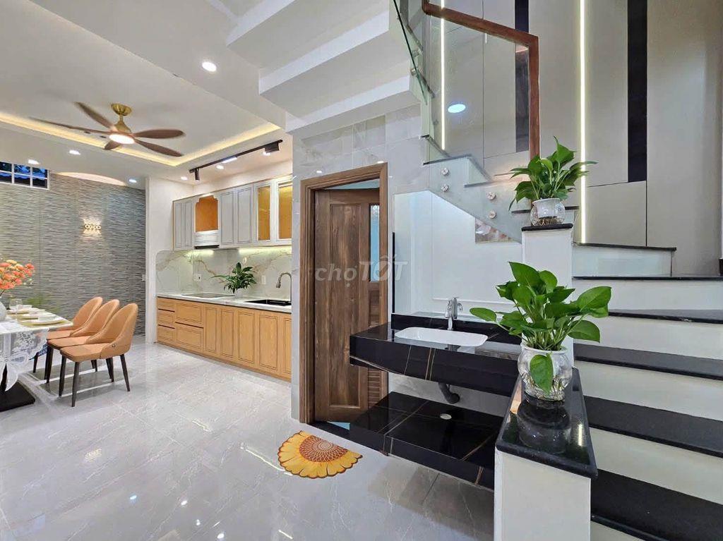 🔥Nhà 3 TẦNG 3 MÊ MỚI KIỆT HUỲNH NGỌC HUỆ CÓ SÂN XE RỘNG