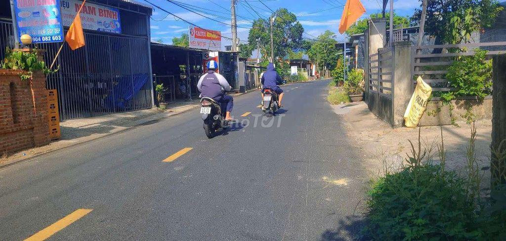 Bán đất tặng nhà cấp 4, 2 mặt tiền đường trường ông ích khiêm 150m2