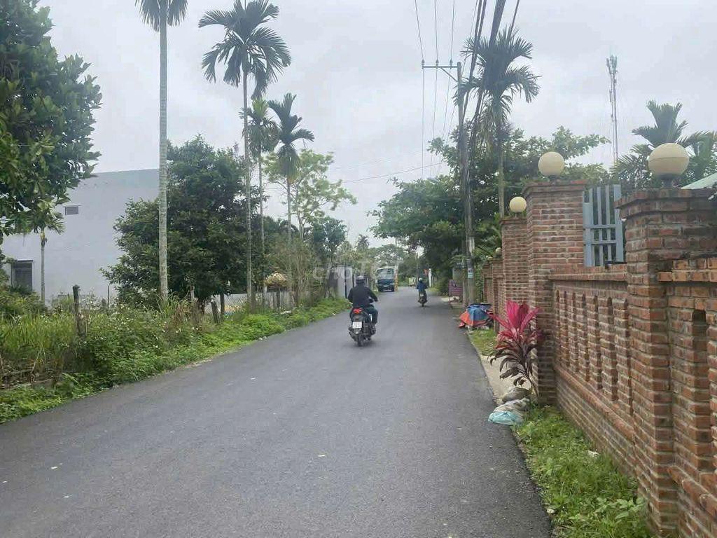 Bán đất tặng nhà cấp 4, 2 mặt tiền đường trường ông ích khiêm 150m2