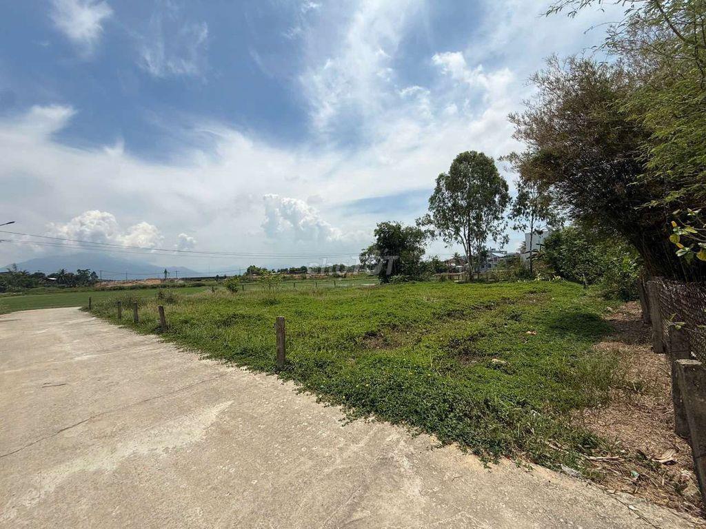 Siêu phẩm view hồ và view cánh đồng 900m2 có 500m2 đất ở 2 mặt kiệt 