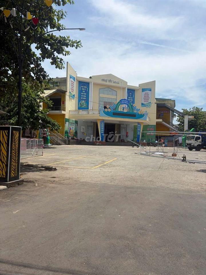 Bán nhà gần chợ túy loan, 150m2 đất ở đường oto thông, hướng nam