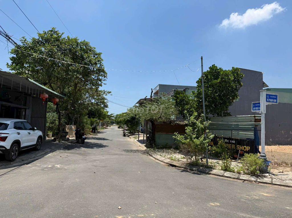 Bán lô góc vũ phạm hàm, 204m2 đất ở ngang 10,5m.giá sụp hầm