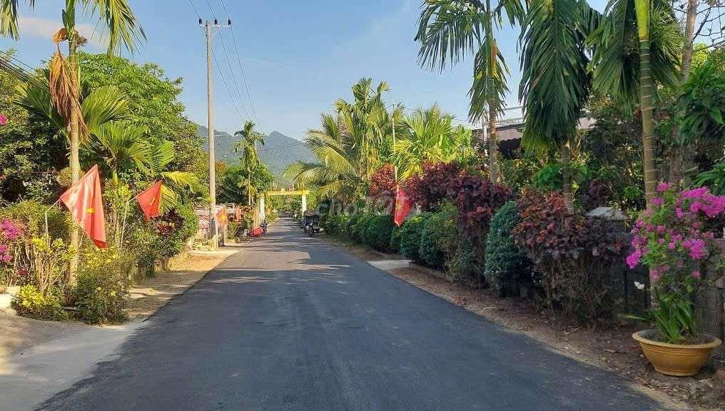 Bán nhà vườn view suối, 1200m2 có 300m2 đất ở đường nhựa 2 oto