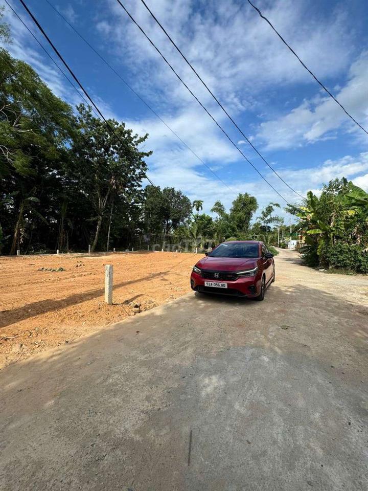 Đất gần chợ túy loan 107m2 đất ở, ngang 5m đường oto thông