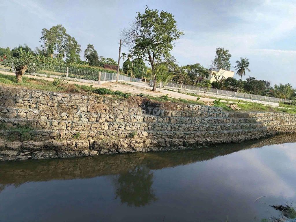 Đất trồng cây hằng năm 390m2 xã hòa vang, view suối phía sau