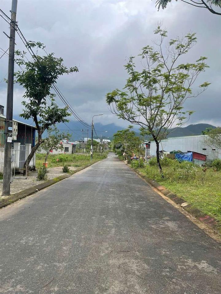 Đất tái định cư nam nhà vườn 107m2, hướng đông nam, đường 5,5m