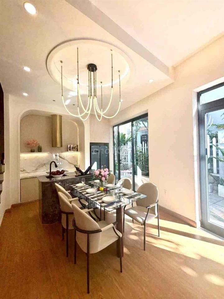 Chuyển nhượng tòa khách sạn đẳng cấp 4 sao quốc tế vị trí vàng