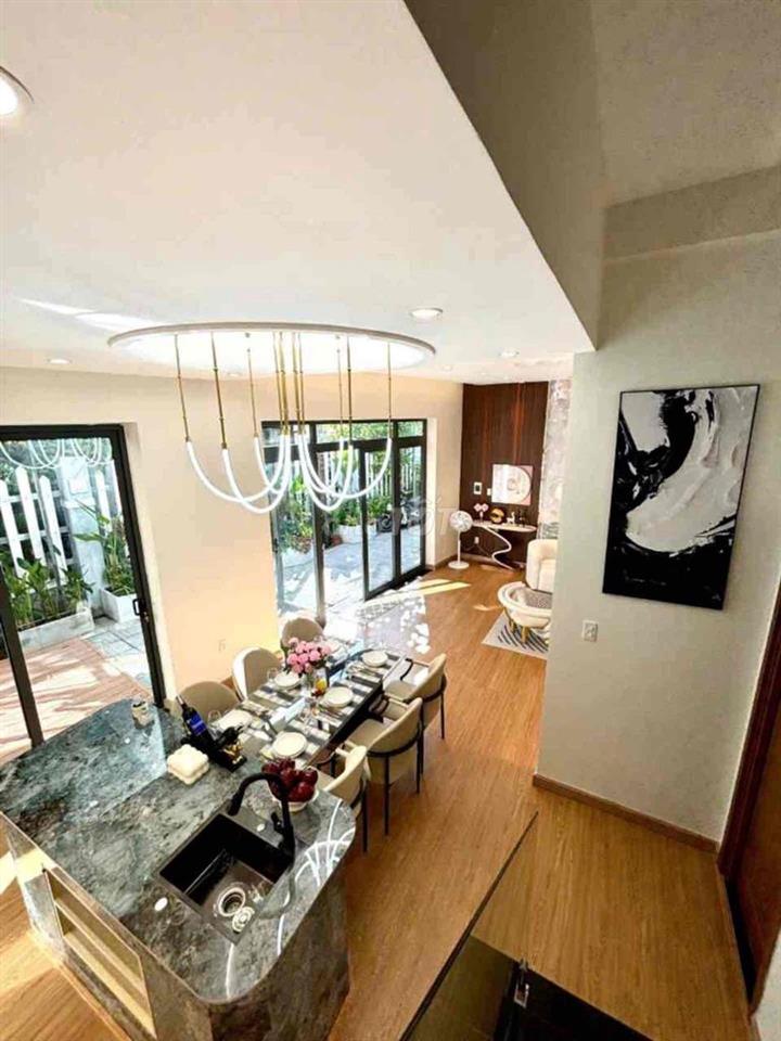 Chuyển nhượng tòa khách sạn đẳng cấp 4 sao quốc tế vị trí vàng