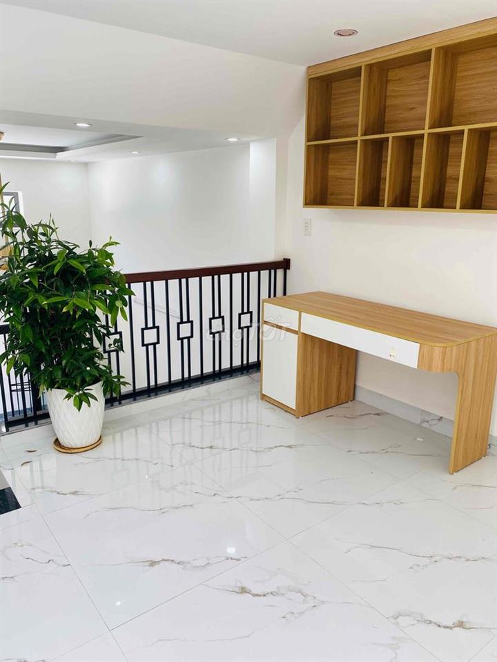 Nhà kiệt ô tô, gần chợ Hoà Mỹ, gần bến xe trung tâm, trường học ..,
