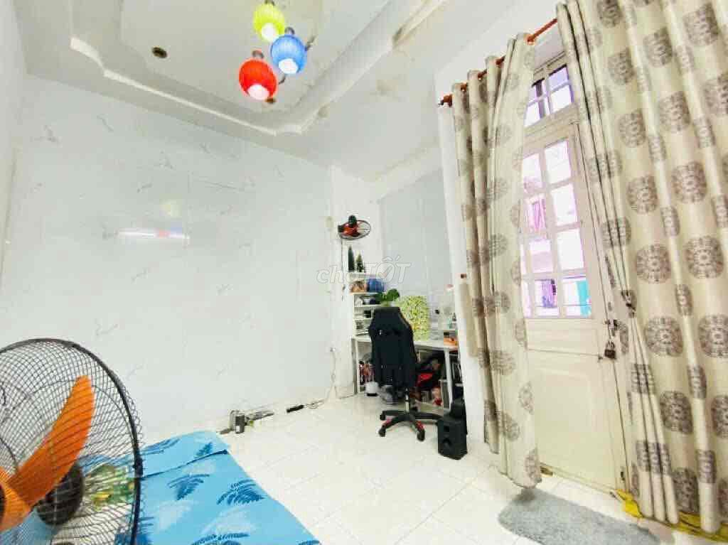 Bán nhà mặt tiền 2 tầng
