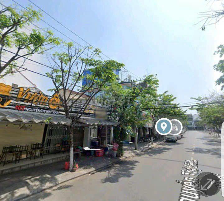 Bán dãy nhà đất trung tâm thành phố mặt tiền rộng