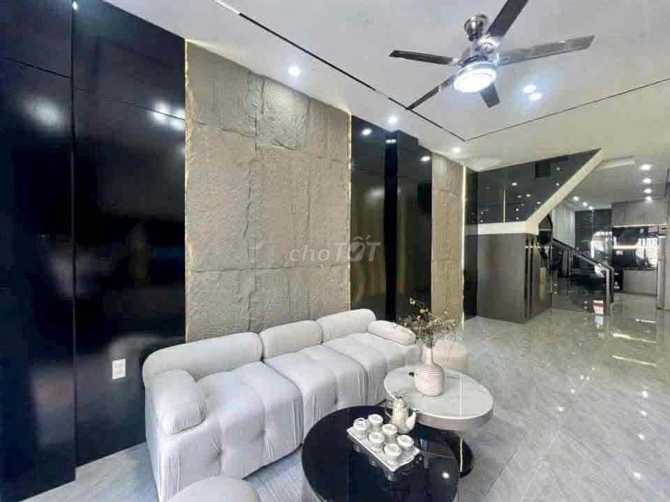Bán nhà mặt tiền đường 10m5