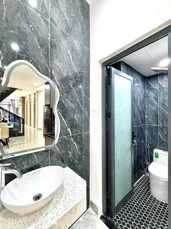 Bán nhà mặt tiền đường 10m5