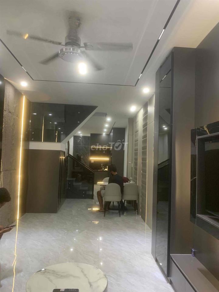 Bán nhà mặt tiền