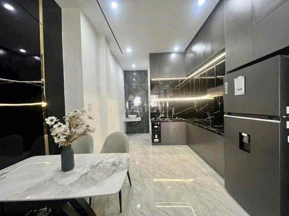 Bán nhà mặt tiền đường 10m5