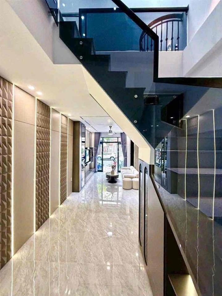 Bán nhà mặt tiền đường 10m5