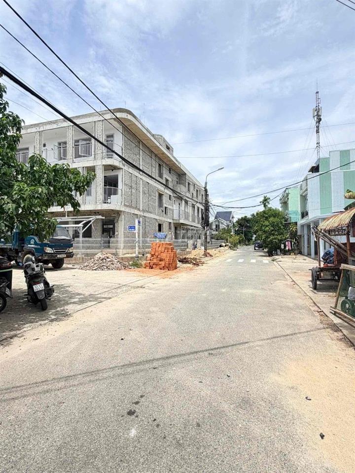 TÔI CẦN BÁN LÔ GÓC ĐƯỜNG 22M QUẬN LIÊN CHIỂU CŨ