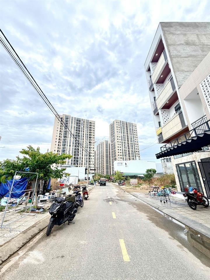 TÔI BÁN LÔ TRUNG LẬP 3 DT 120M2 . TRỤC CHÍNH THÔNG CỔNG CHUNG CƯ
