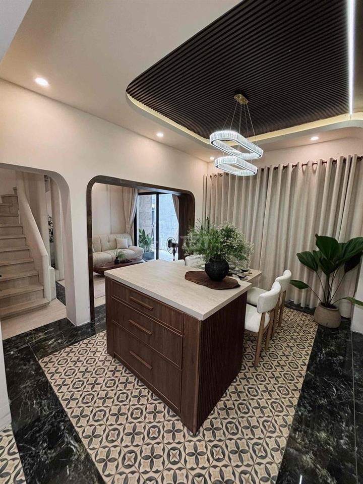 Bán nhà 45m2 Sát Mặt Tiền Nguyễn Hoàng