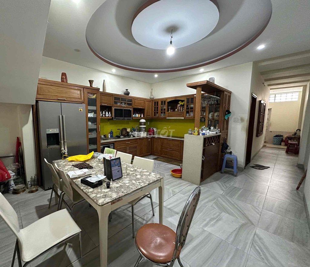 Nhà mặt tiền 125m2, đường 10m5, đất đẹp, hướng Tây