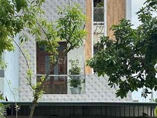 Nhà mặt tiền 125m2, đường 10m5, đất đẹp, hướng Tây