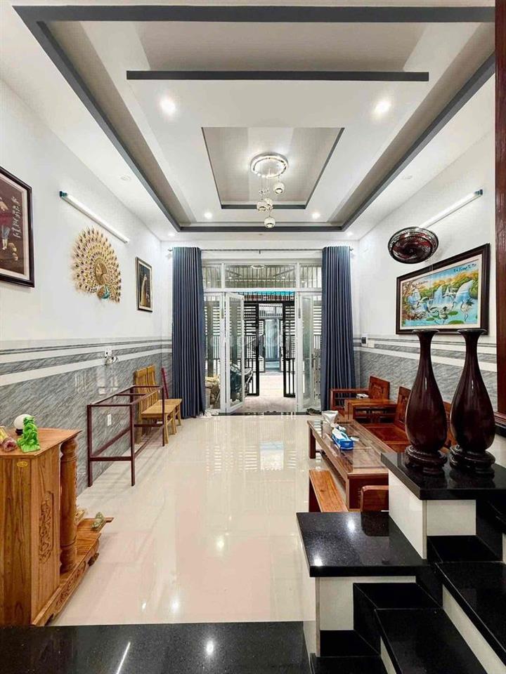 Chủ gấp bán nhà 3 tầng kiệt ô tô lớn chỉ 5 đ