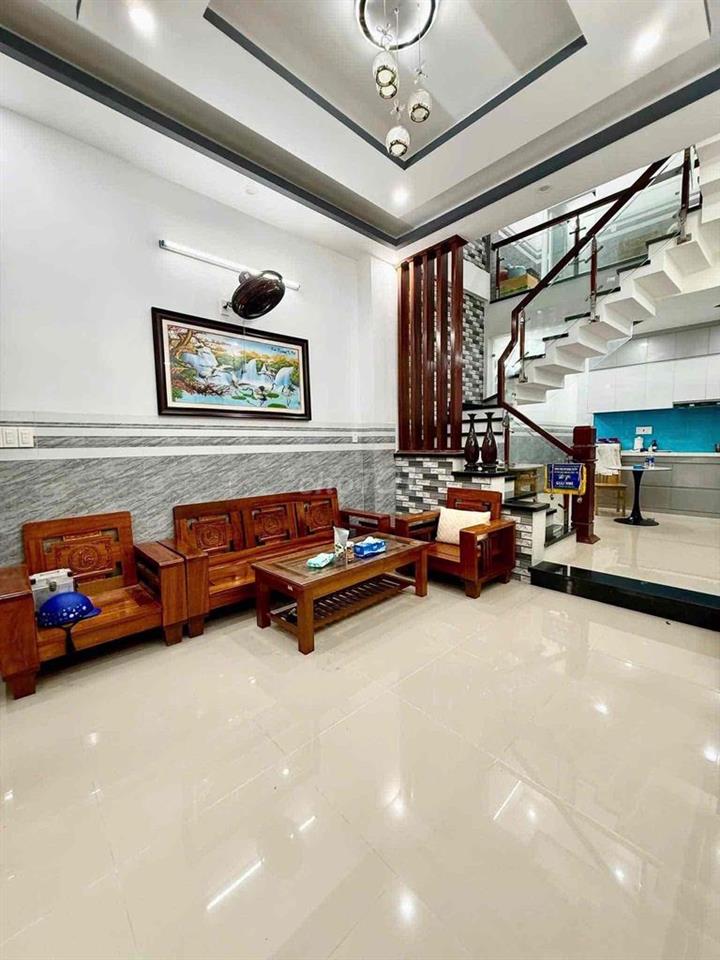Chủ gấp bán nhà 3 tầng kiệt ô tô lớn chỉ 5 đ