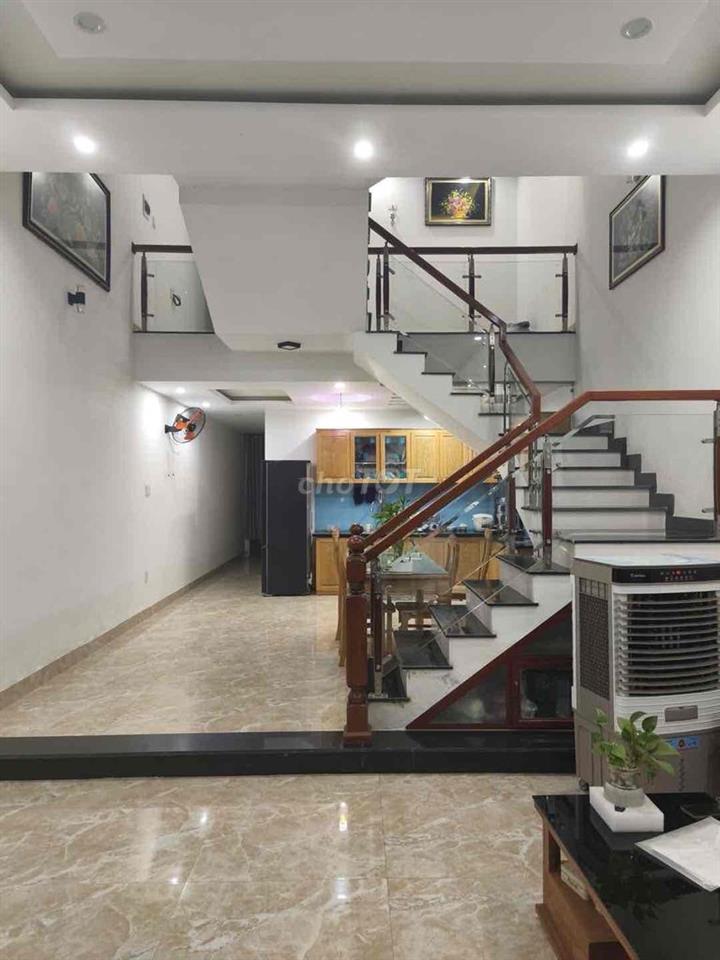 Sup hầm bán gấp nhà 3 tầng mặt tiền Hoà Phú 10
