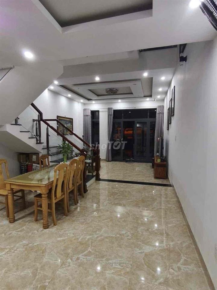 Sup hầm bán gấp nhà 3 tầng mặt tiền Hoà Phú 10