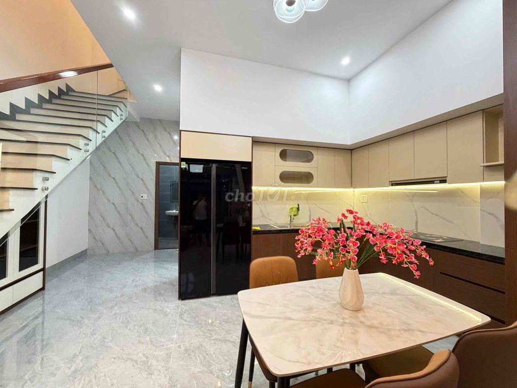 Nhà 2 tầng siêu đẹp sát biển