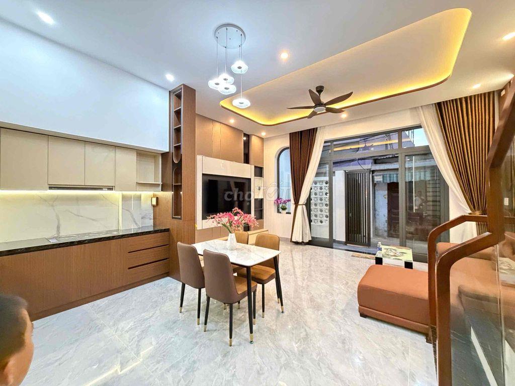 Nhà 2 tầng siêu đẹp sát biển