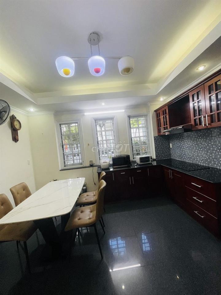 BÁN NHÀ BIỆT THỰ HAI MẶT TIỀN, TRUNG TÂM ĐÀ NẴNG, GẦN SÂN BAY 