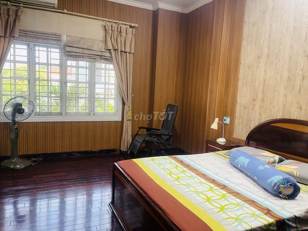 BÁN NHÀ BIỆT THỰ HAI MẶT TIỀN, TRUNG TÂM ĐÀ NẴNG, GẦN SÂN BAY 