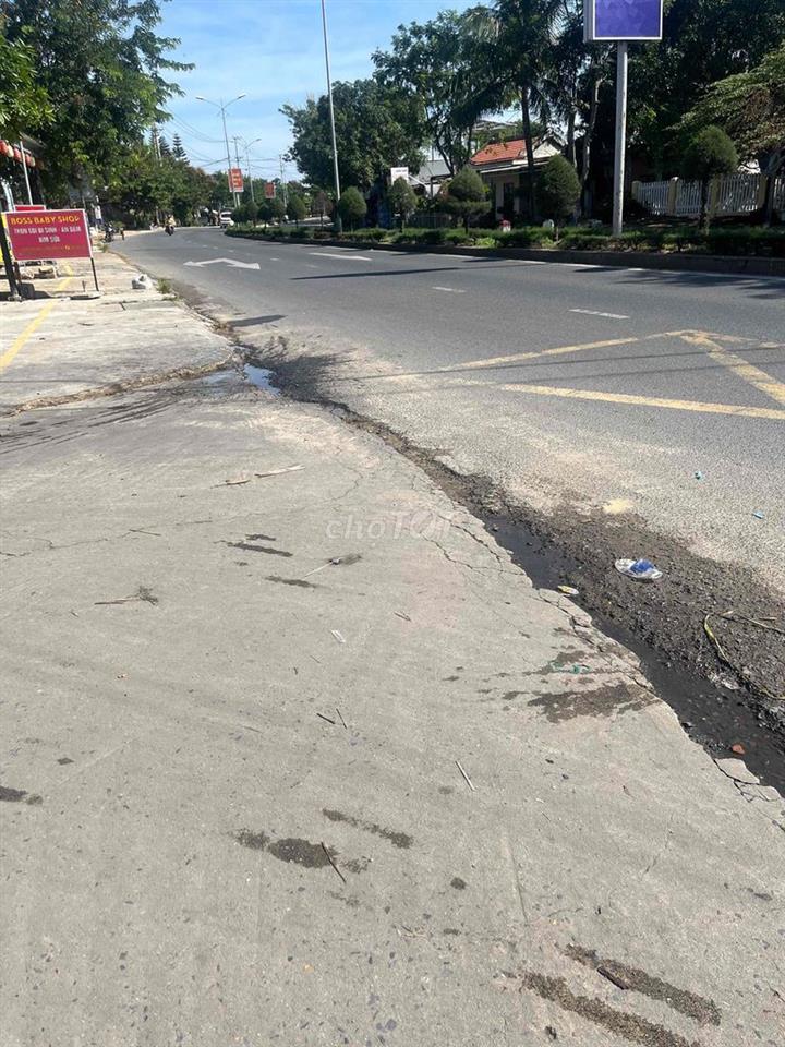 đất biển điện dương sụp hầm giá rẻ