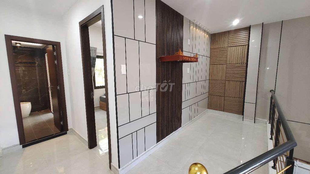 Bán nhà Hoàng Văn Thái, gần bến xe Đà Nẵng. 