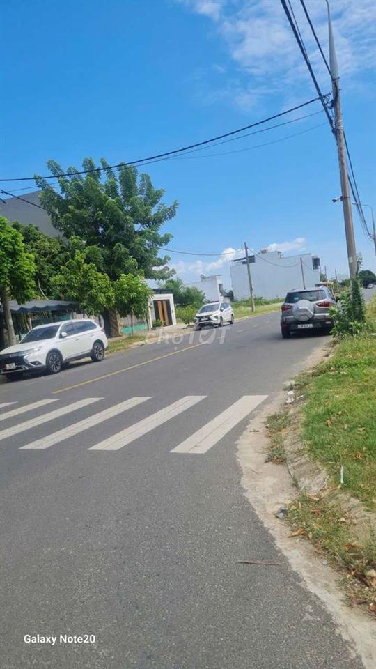 Bán nhà góc ngã tư