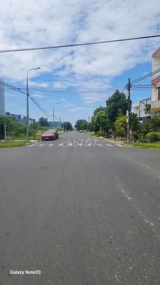 Bán nhà góc ngã tư