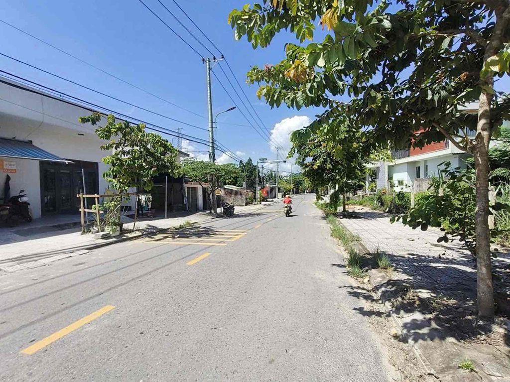 Bán đất đường 7m5 - DH2 Ngay Xã Bà Nà
