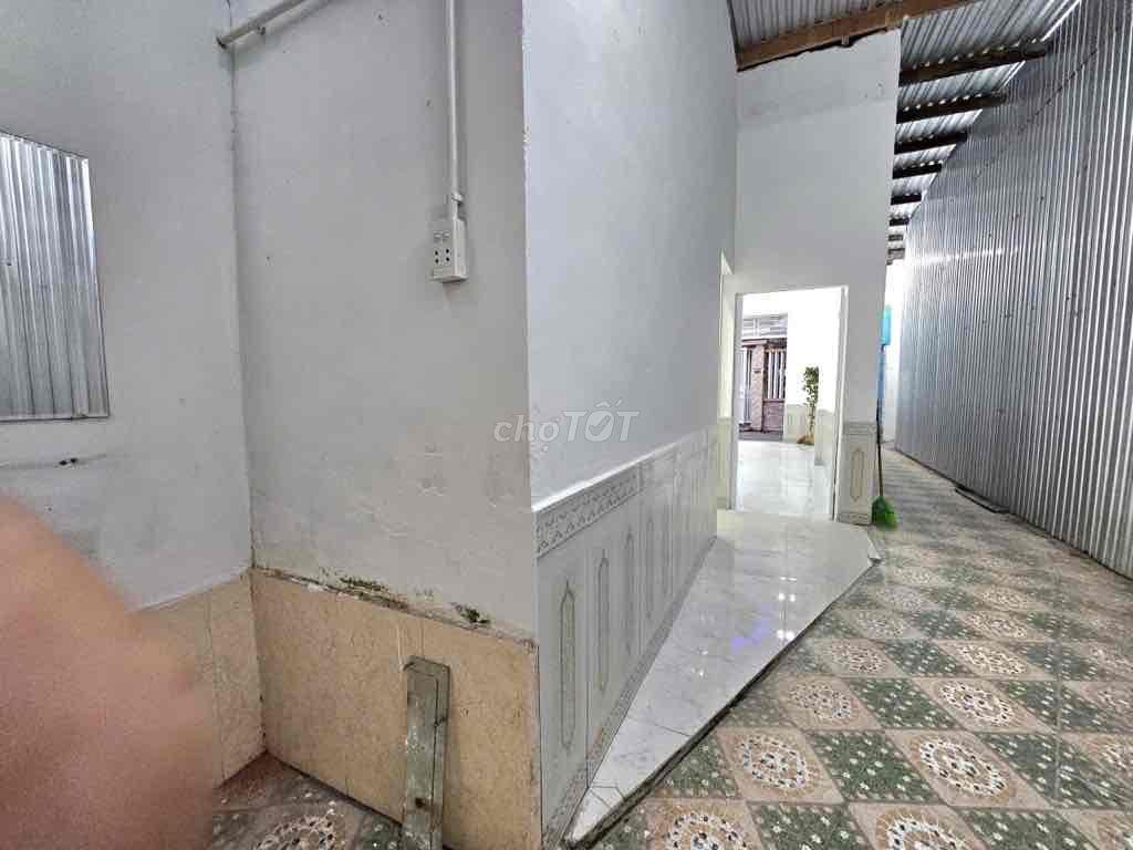 Bán đất tặng kèm nhà c4 gần ĐHBK giá nhỉnh 3.x tỷ