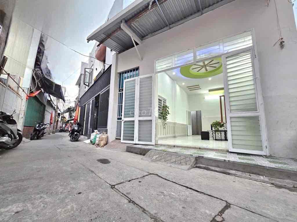 Bán đất tặng kèm nhà c4 gần ĐHBK giá nhỉnh 3.x tỷ