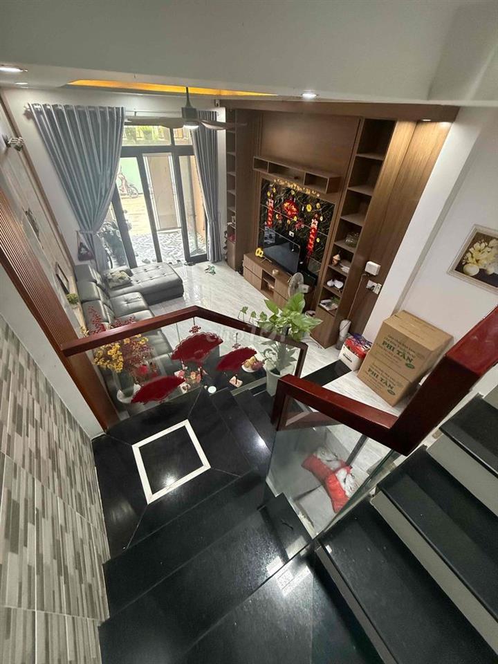 chính chủ cần bán gấp nhà kiệt hai oto tránh nhau thông tôn đản