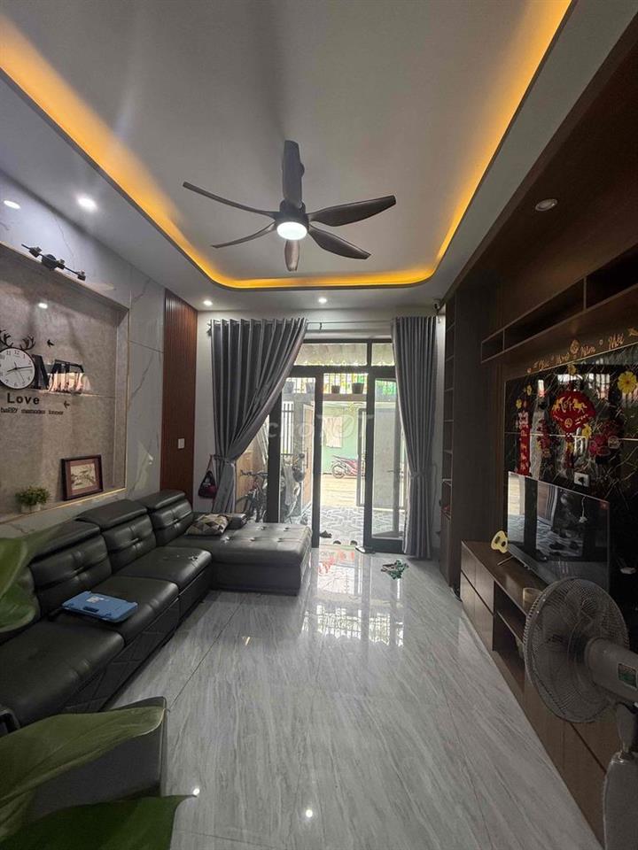 chính chủ cần bán gấp nhà kiệt hai oto tránh nhau thông tôn đản