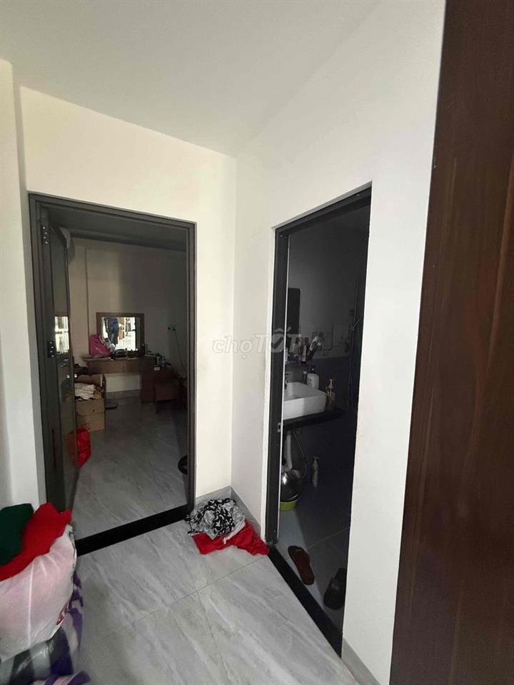 chính chủ cần bán gấp nhà kiệt hai oto tránh nhau thông tôn đản