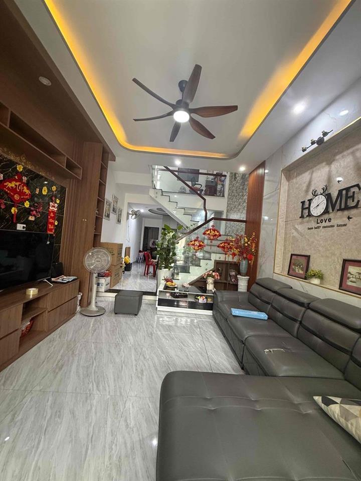 chính chủ cần bán gấp nhà kiệt hai oto tránh nhau thông tôn đản