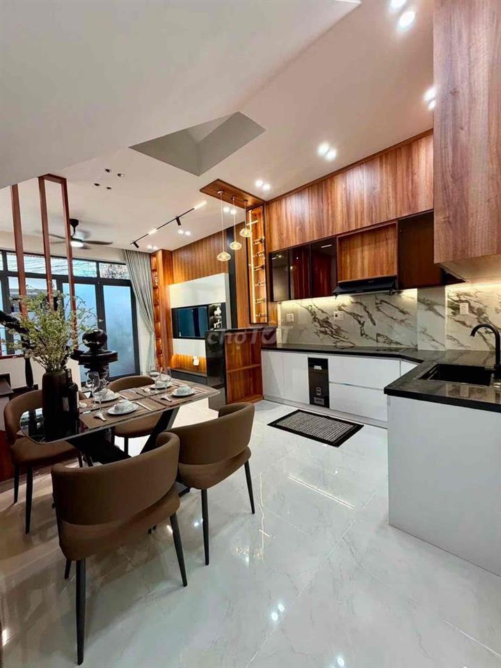 BÁN NHÀ 3 TẦNG 3 MÊ MỚI ĐẸP FUNL NỘI THẤT