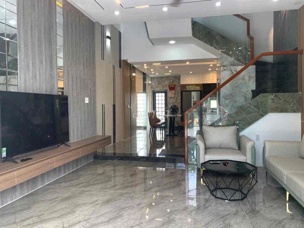Nhà đẹp 3 tầng funl. nội thất Gần biển cho thuê