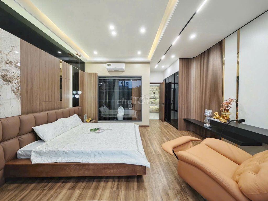 Nhà mặt tiền Hòa Xuân chỉ 6 tỉ xxx