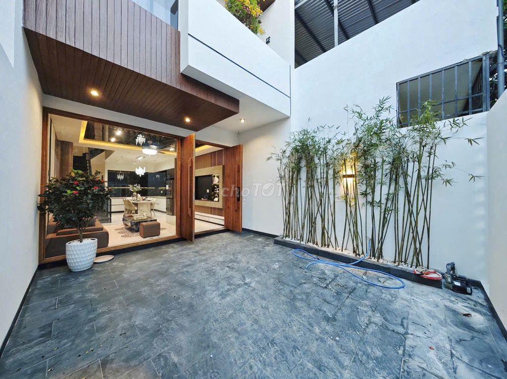 Nhà mặt tiền Hòa Xuân chỉ 6 tỉ xxx