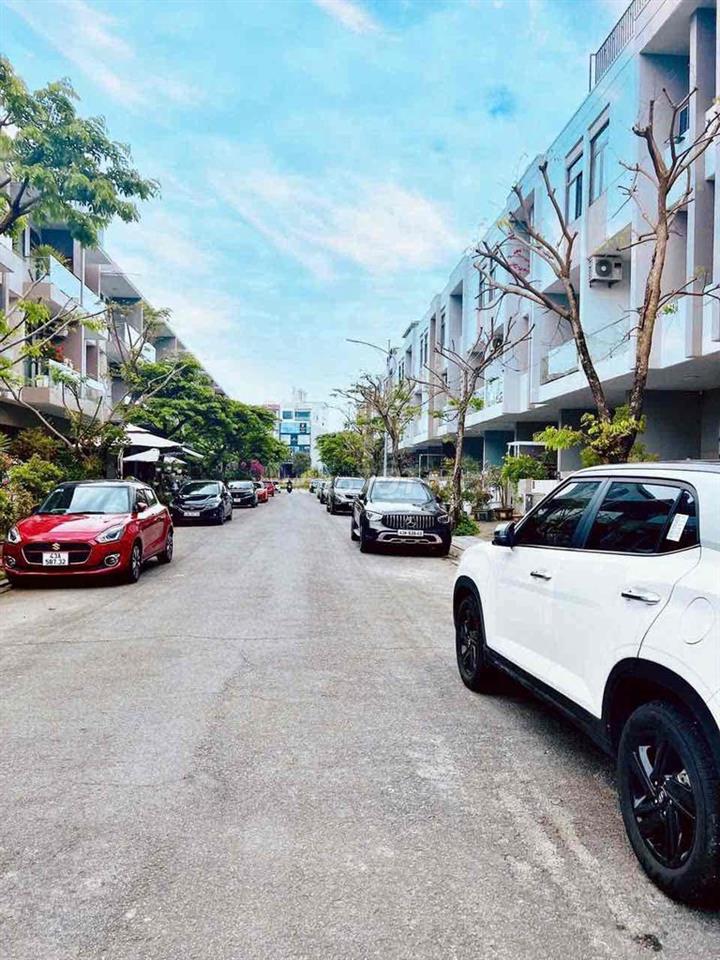 Sát biển Nguyễn Tất Thành - 4PN - Full Nội Thất